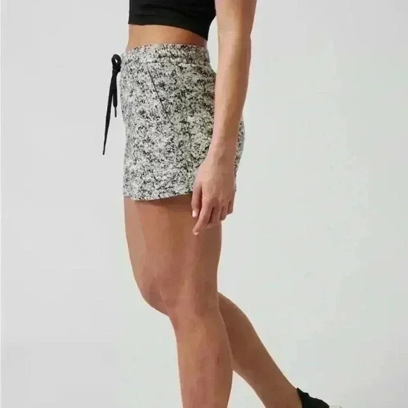 Athleta Farallon Short | Pebbles Texture Black | SZ M - Picture 3 of 11